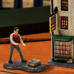 Outlet The Jolly Christmas Shop Department 56 Harry Potter Village Harry & His Monster Book Figure 6010456