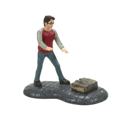 Outlet The Jolly Christmas Shop Department 56 Harry Potter Village Harry & His Monster Book Figure 6010456