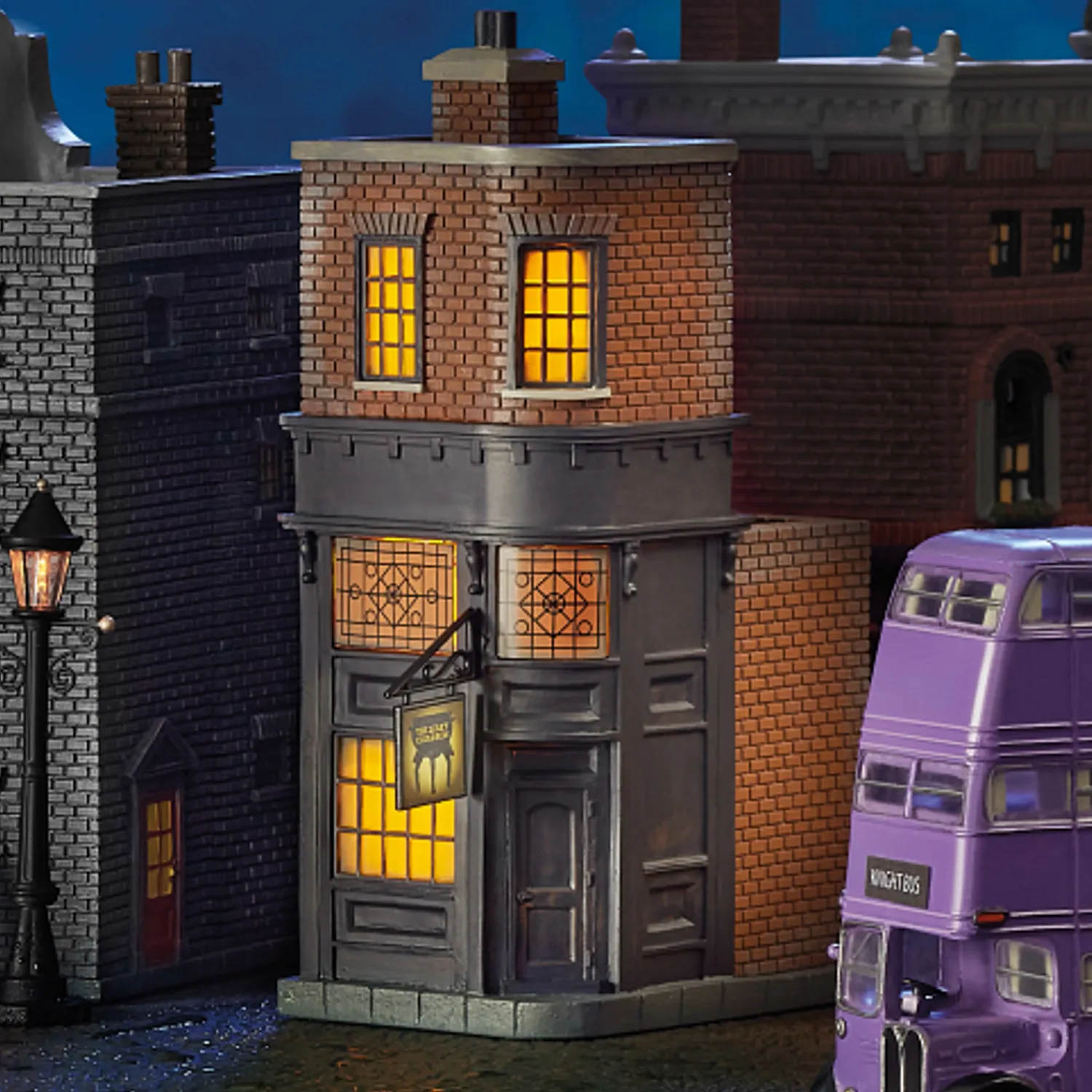 The Jolly Christmas Shop Department 56 Harry Potter Village The Leaky Cauldron Building 6010480