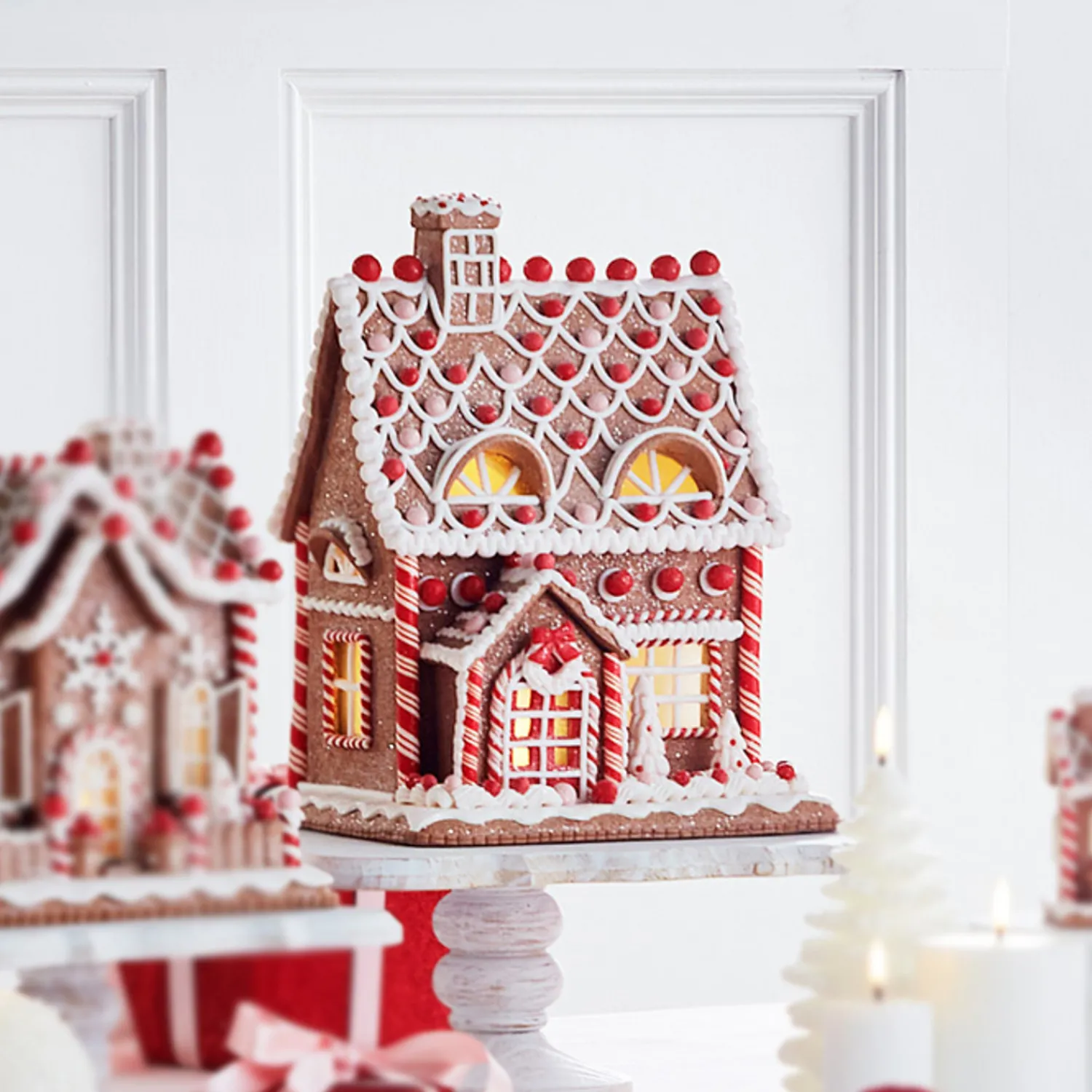 New The Jolly Christmas Shop Raz 12" Lighted Realistic Pink And Red Christmas Gingerbread House 4316086