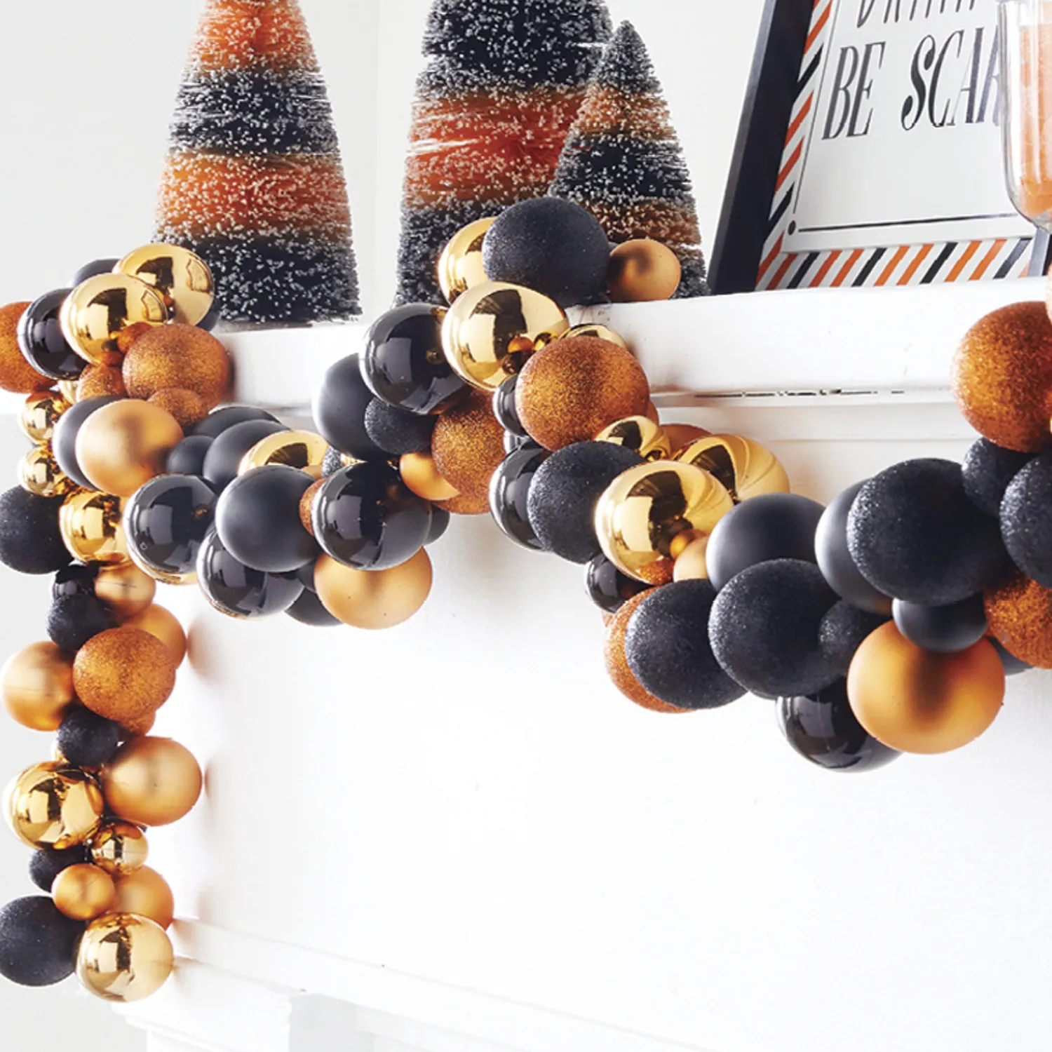 The Jolly Christmas Shop Raz 6' Orange And Black Halloween Ball Garland G4032008