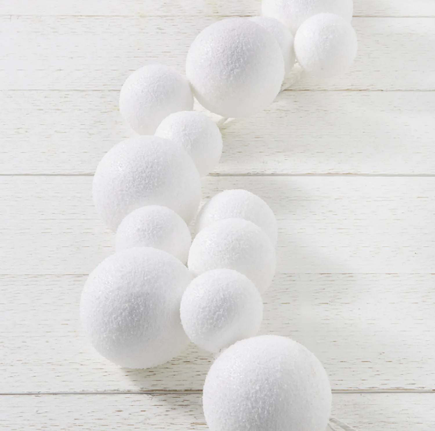 New The Jolly Christmas Shop Raz 5.5' Snowball Ball Christmas Garland G4116126