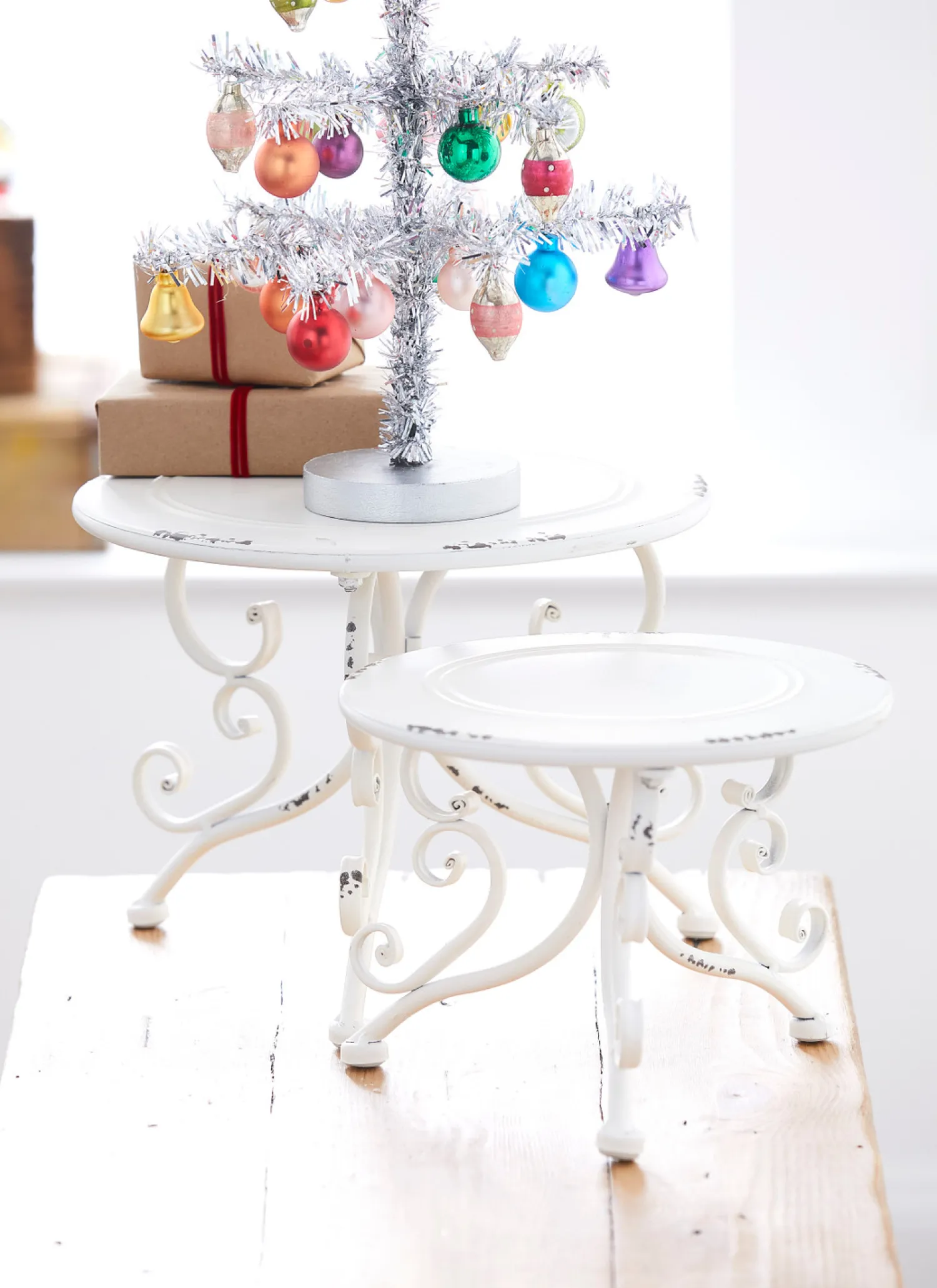 Clearance The Jolly Christmas Shop Raz Set Of 2 White Distressed Metal Risers Stands 4228915